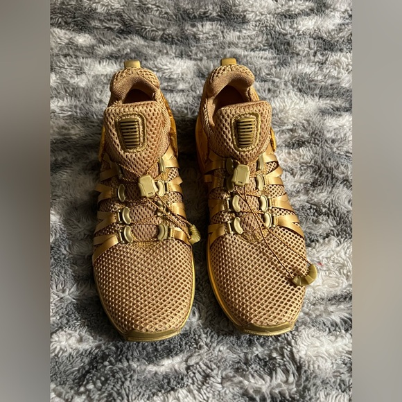302: Nike Women Shox Gravity (Metallic Gold) Size: 7.5 (reg$150) - Picture 3 of 13